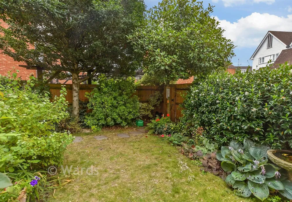 Rear Garden - Orient Court, Kings Hill, West Malling, Kent - Wards of Kent