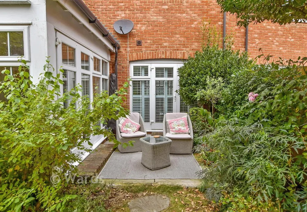 Rear Garden - Orient Court, Kings Hill, West Malling, Kent - Wards of Kent