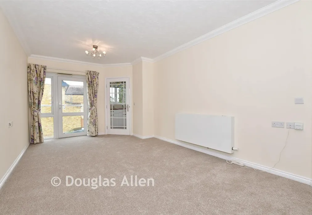 Lounge - Broomstick Hall Road, Waltham Abbey, Essex - Wards of Kent