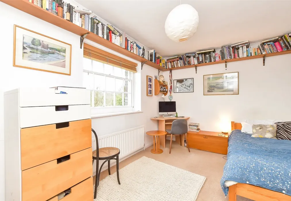 Bedroom - Mount Pleasant, Arundel, West Sussex - Wards of Kent