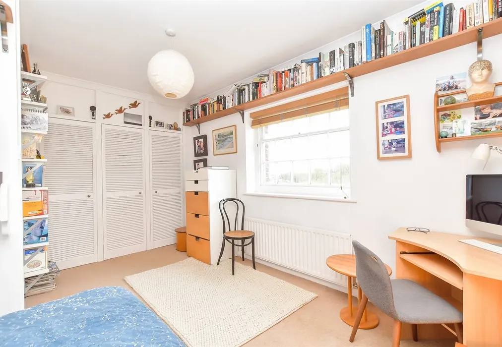 Bedroom - Mount Pleasant, Arundel, West Sussex - Wards of Kent