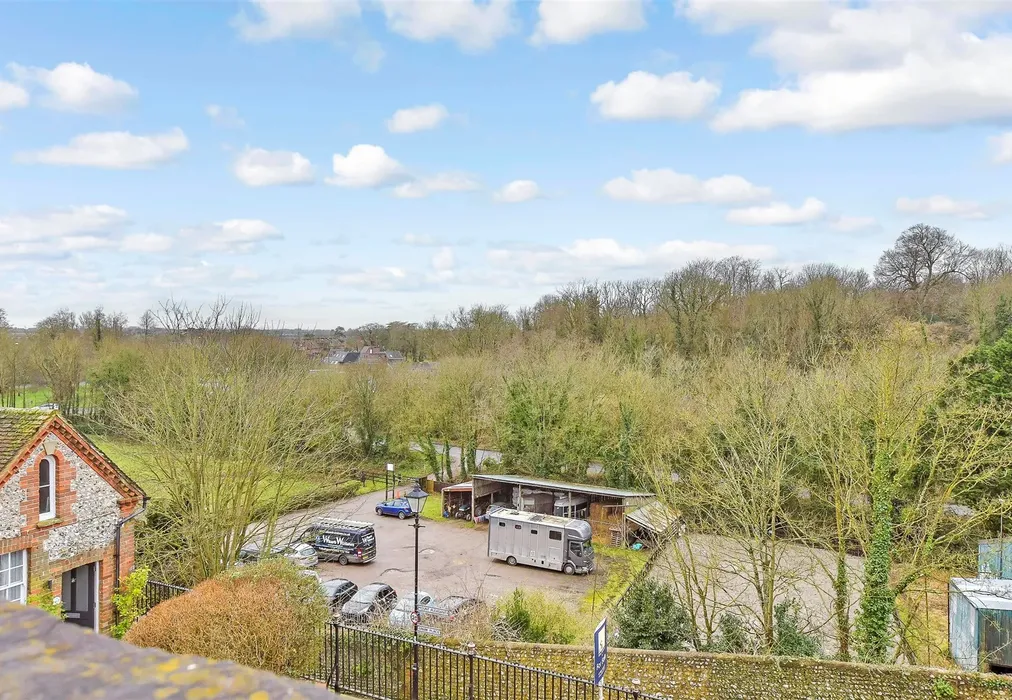 Views To Front - Mount Pleasant, Arundel, West Sussex - Wards of Kent