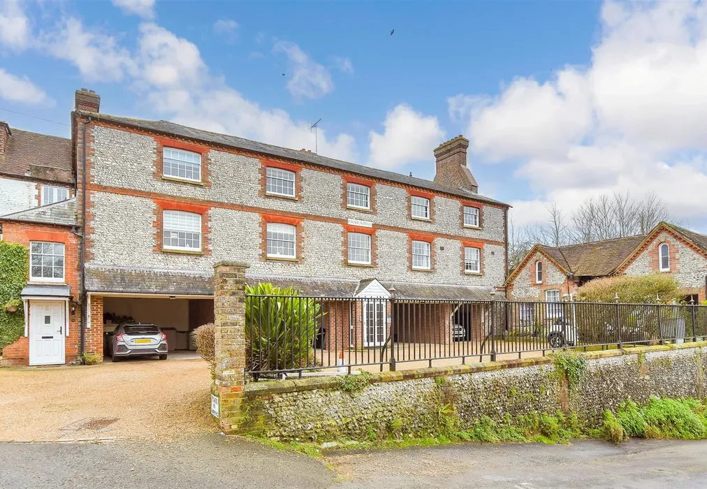 External Brochure Old Poor House - Mount Pleasant, Arundel, West Sussex - Wards of Kent