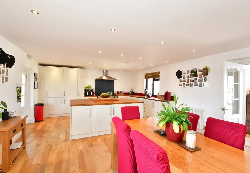Kitchen - Merritt Road, Greatstone, New Romney, Kent - Wards of Kent