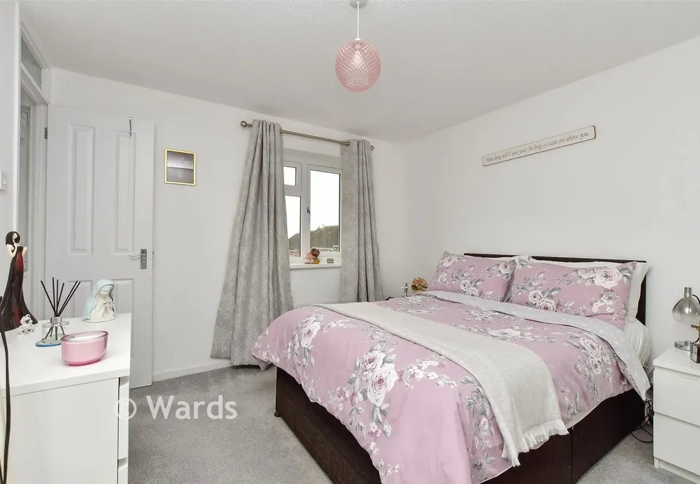 Bedroom 1 - Beach Approach, Warden Bay, Sheerness, Kent - Wards of Kent