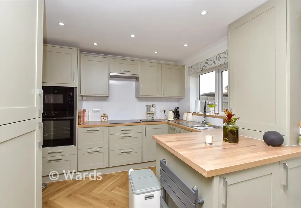 Kitchen/Diner - Beach Approach, Warden Bay, Sheerness, Kent - Wards of Kent