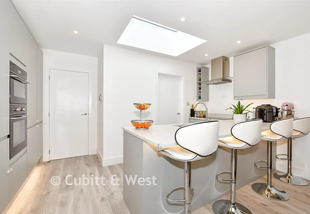 Kitchen / Lounge - Church Street, Croydon, Surrey - Wards of Kent