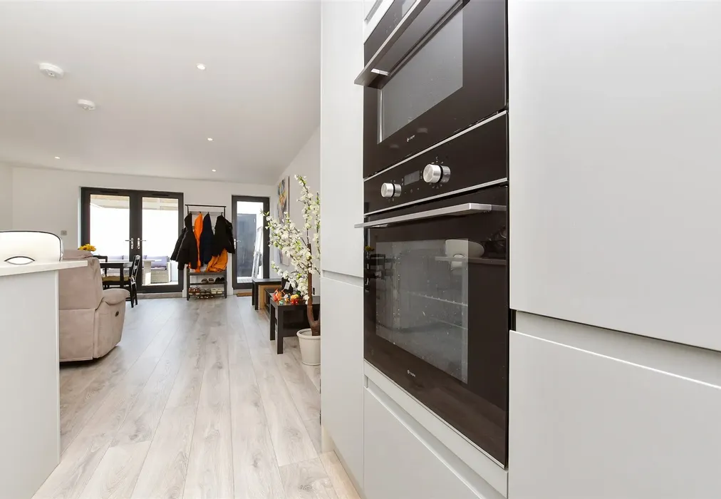 Kitchen / Lounge - Church Street, Croydon, Surrey - Wards of Kent