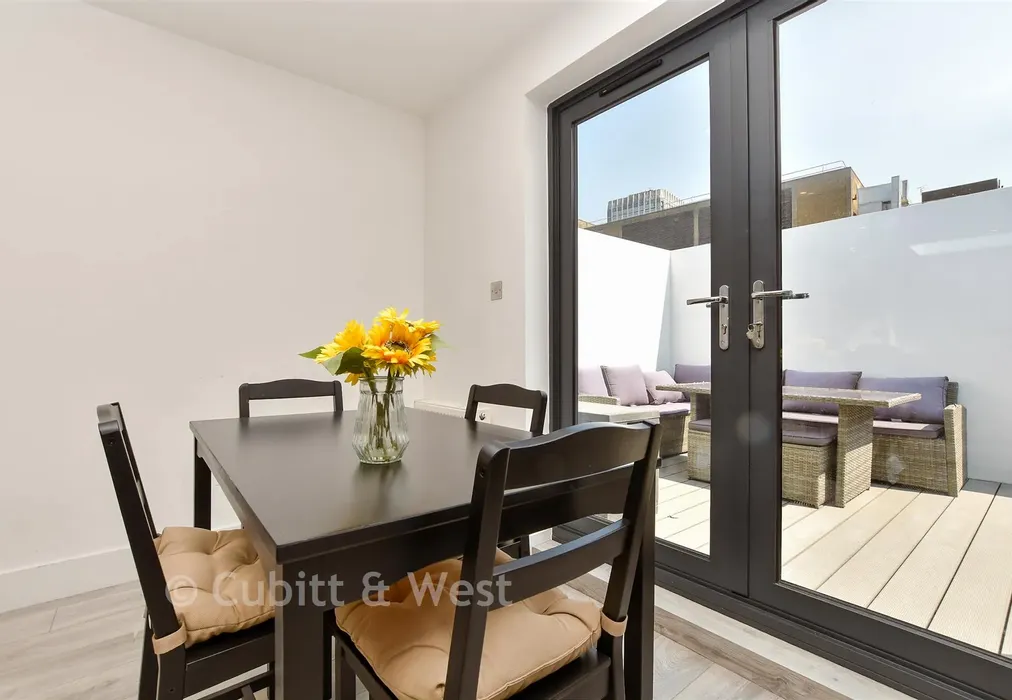 Internal Lifestyle Photograph - Church Street, Croydon, Surrey - Wards of Kent