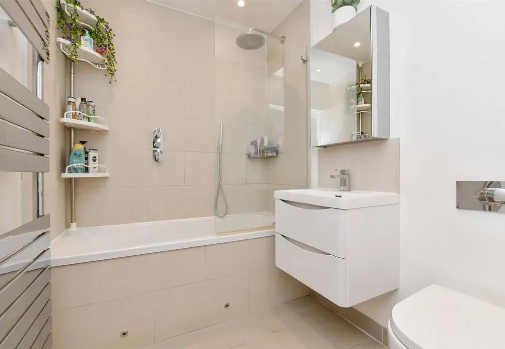 Bathroom - Church Street, Croydon, Surrey - Wards of Kent