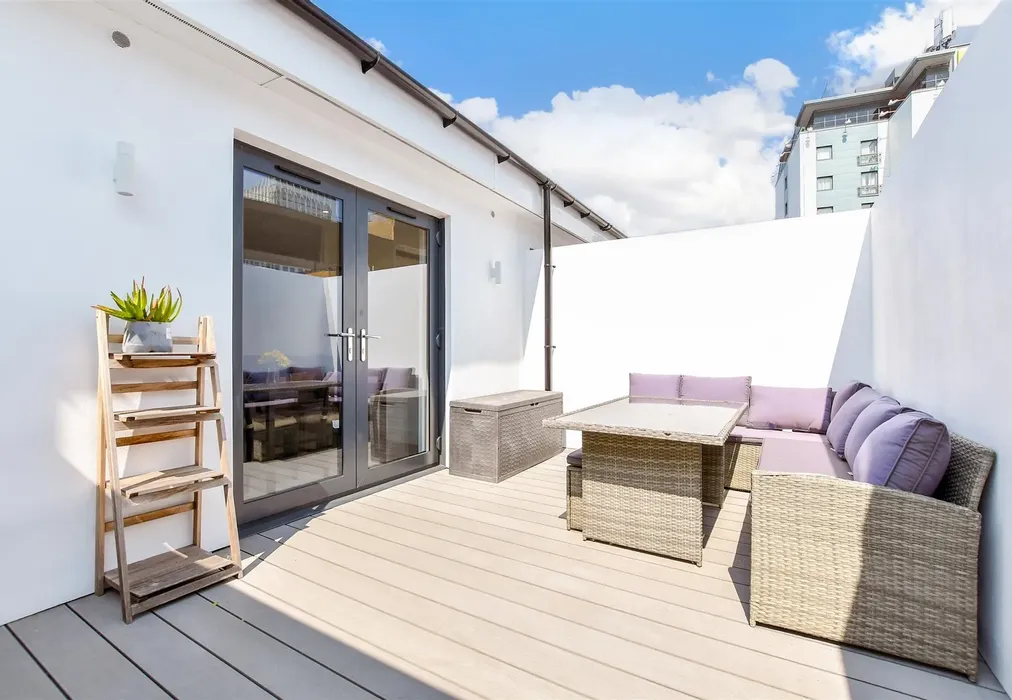 Balcony / Terrace - Church Street, Croydon, Surrey - Wards of Kent