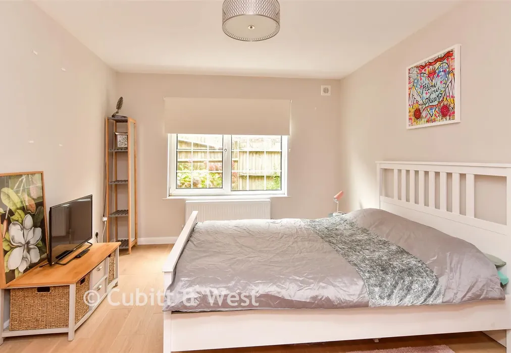 Bedroom 1 - Prince Regents Close, Brighton, East Sussex - Wards of Kent