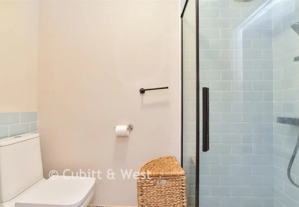 En-Suite Shower Room - Prince Regents Close, Brighton, East Sussex - Wards of Kent
