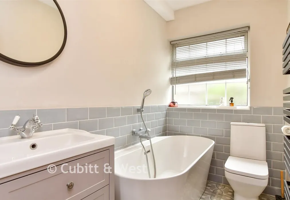 Bathroom - Prince Regents Close, Brighton, East Sussex - Wards of Kent
