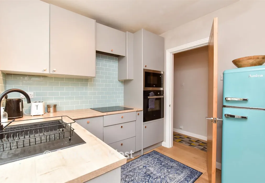 Kitchen - Prince Regents Close, Brighton, East Sussex - Wards of Kent