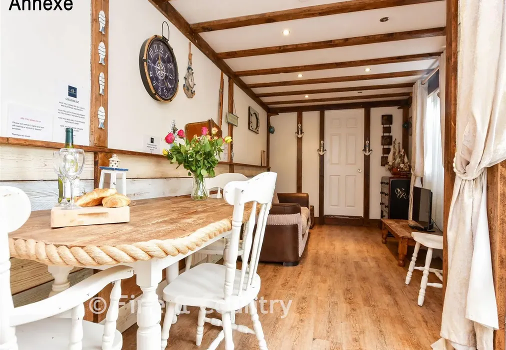 Annexe - Lounge/Diner - Botany Road, Kingsgate, Broadstairs, Kent - Wards of Kent