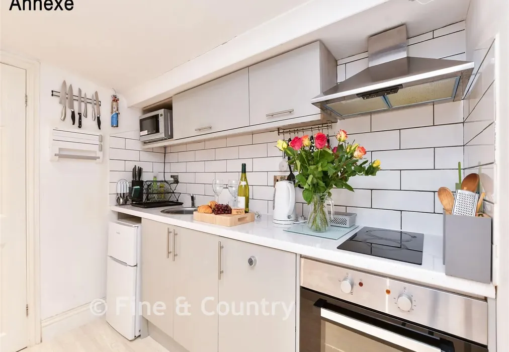 Annexe - Kitchen - Botany Road, Kingsgate, Broadstairs, Kent - Wards of Kent