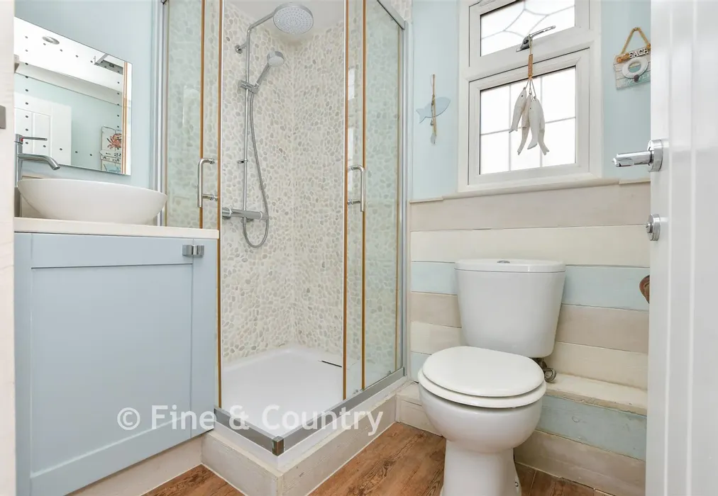 En-Suite - Botany Road, Kingsgate, Broadstairs, Kent - Wards of Kent