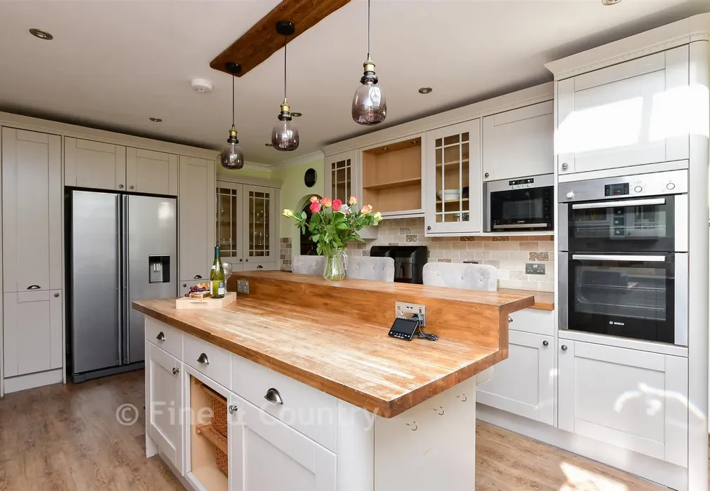 Kitchen - Botany Road, Kingsgate, Broadstairs, Kent - Wards of Kent
