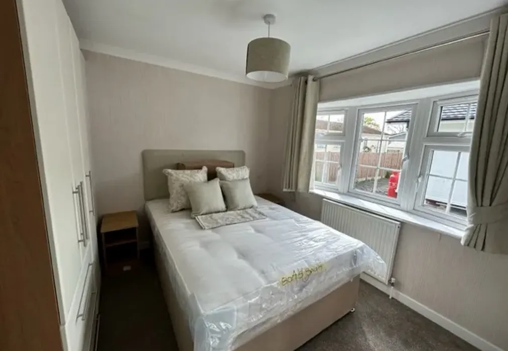 Bedroom 1 - Maidstone Road, Staplehurst, Kent - Wards of Kent