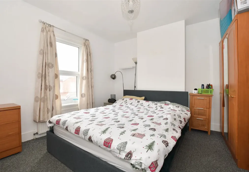 Bedroom 1 - Cross Street, Sandown, Isle of Wight - Wards of Kent