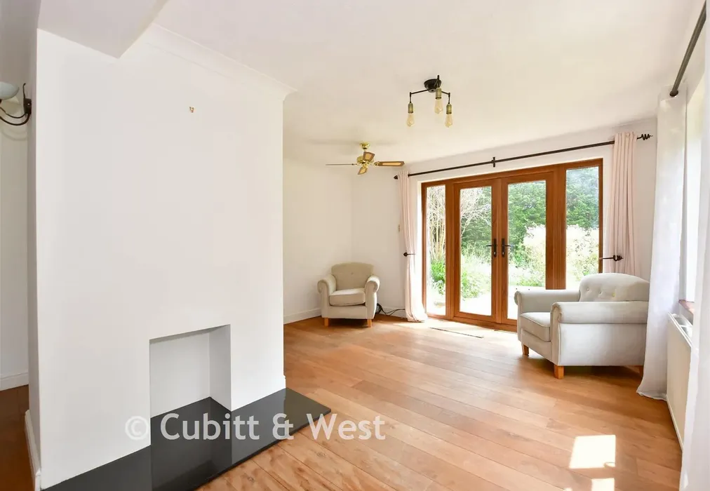 Lounge - Crawley Lane, Pound Hill, Crawley, West Sussex - Wards of Kent