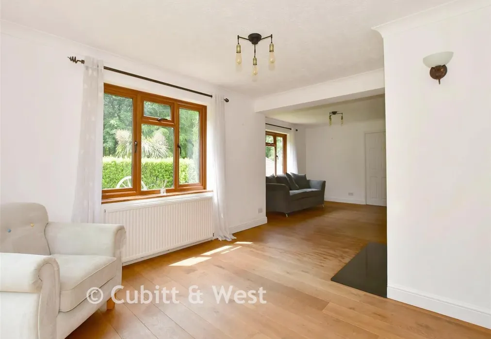 Lounge - Crawley Lane, Pound Hill, Crawley, West Sussex - Wards of Kent