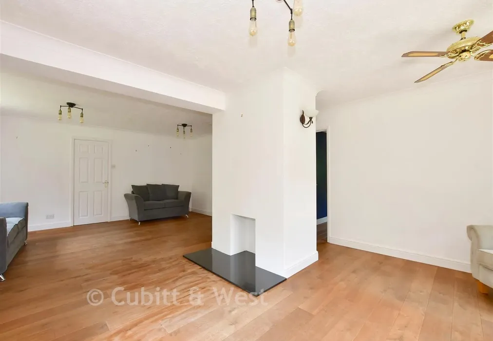 Lounge - Crawley Lane, Pound Hill, Crawley, West Sussex - Wards of Kent