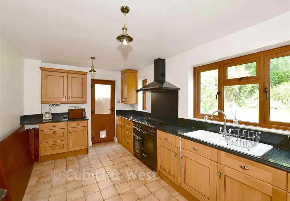 Kitchen - Crawley Lane, Pound Hill, Crawley, West Sussex - Wards of Kent