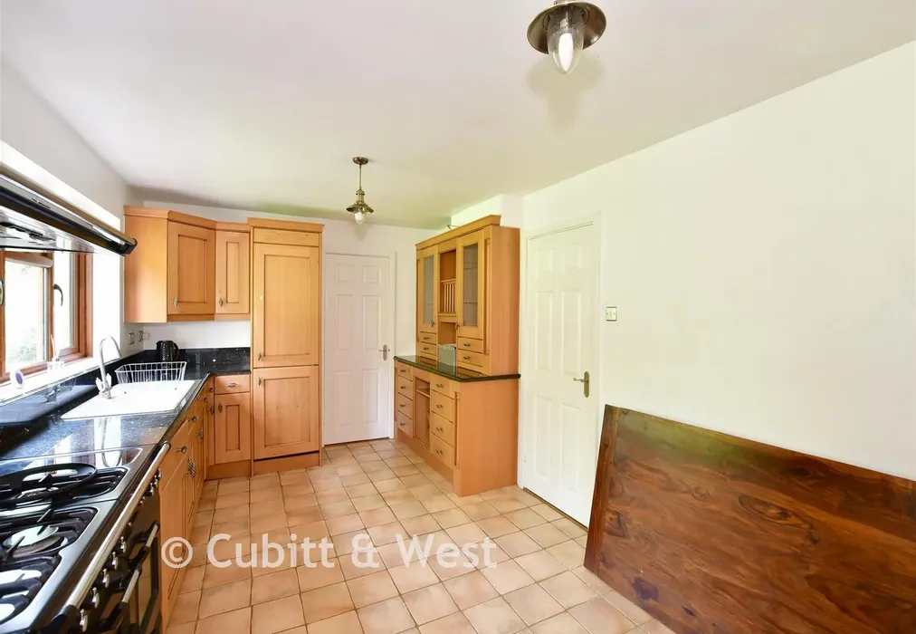Kitchen - Crawley Lane, Pound Hill, Crawley, West Sussex - Wards of Kent