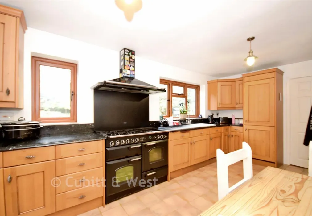 Kitchen - Crawley Lane, Pound Hill, Crawley, West Sussex - Wards of Kent