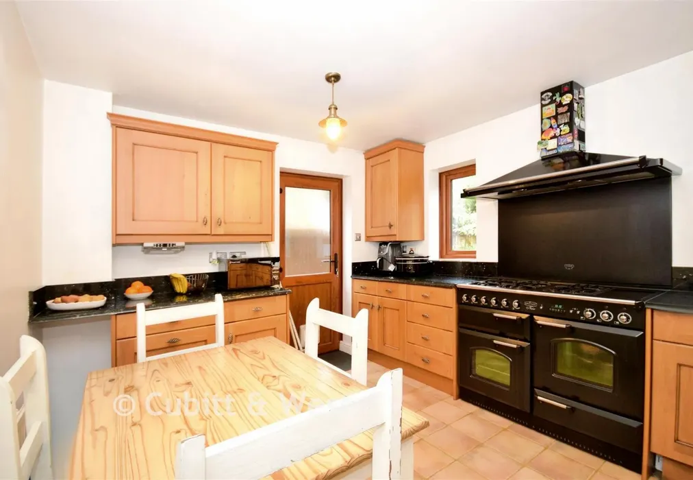 Kitchen - Crawley Lane, Pound Hill, Crawley, West Sussex - Wards of Kent