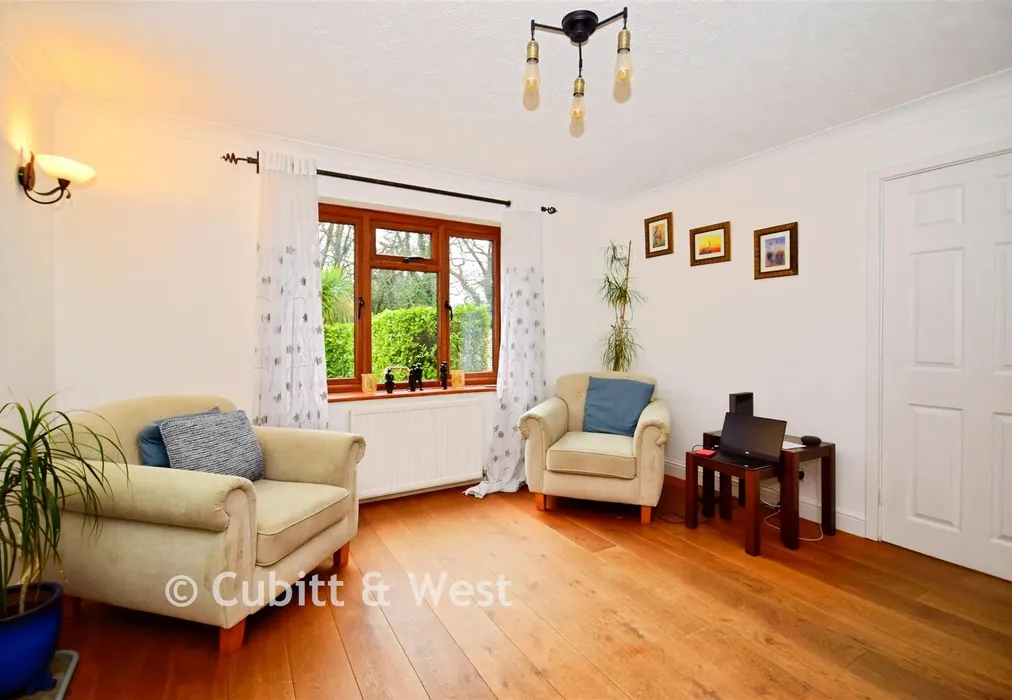 Lounge - Crawley Lane, Pound Hill, Crawley, West Sussex - Wards of Kent