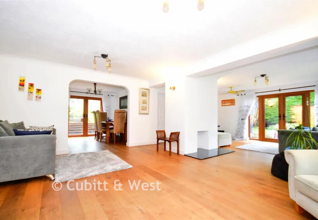 Lounge - Crawley Lane, Pound Hill, Crawley, West Sussex - Wards of Kent