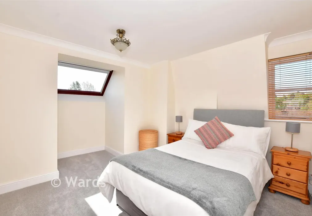 Bedroom 1 - School Hill, Lamberhurst, Tunbridge Wells, Kent - Wards of Kent