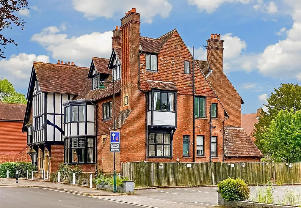 Front - School Hill, Lamberhurst, Tunbridge Wells, Kent - Wards of Kent