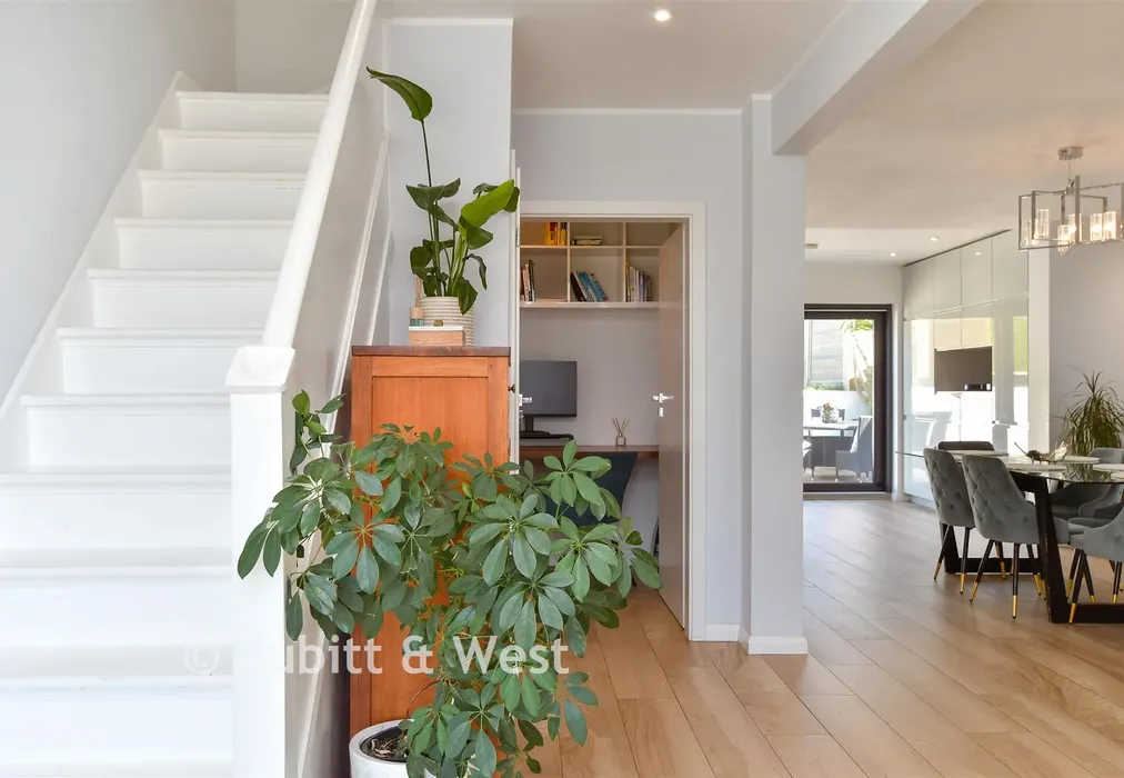 Entrance Hall - Crescent Drive North, Woodingdean, Brighton, East Sussex - Wards of Kent