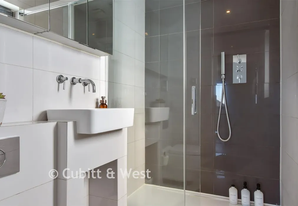 En-Suite Shower Room - Crescent Drive North, Woodingdean, Brighton, East Sussex - Wards of Kent