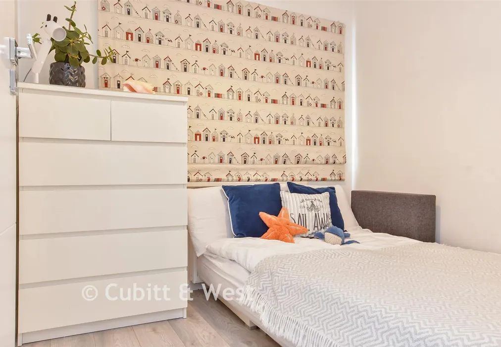 Bedroom 4 - Crescent Drive North, Woodingdean, Brighton, East Sussex - Wards of Kent