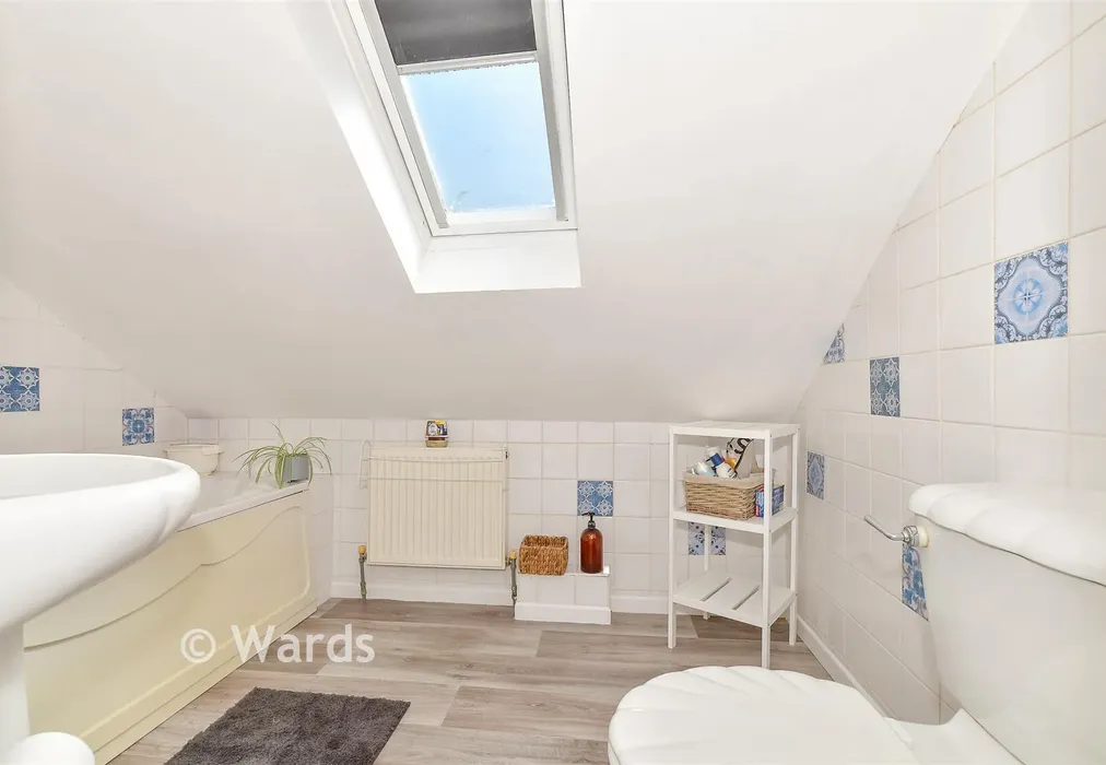 Bathroom - Maydowns Road, Whitstable, Kent - Wards of Kent