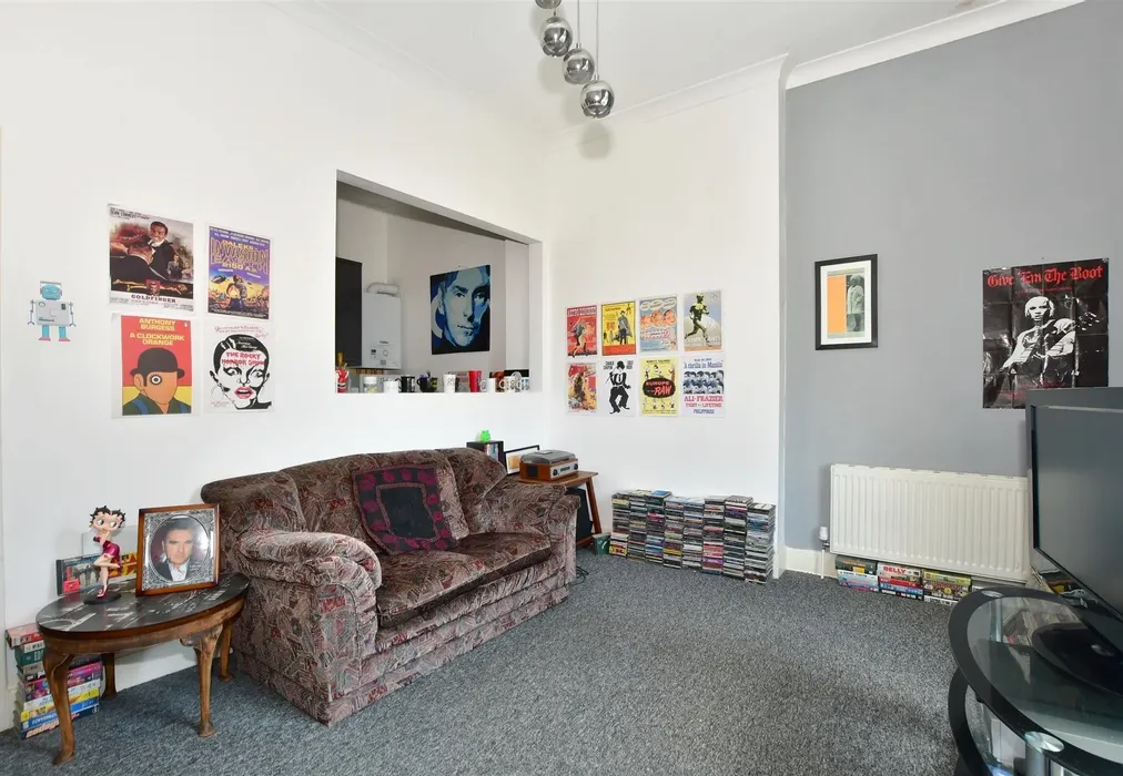 Lounge - Barfield, Ryde, Isle of Wight - Wards of Kent