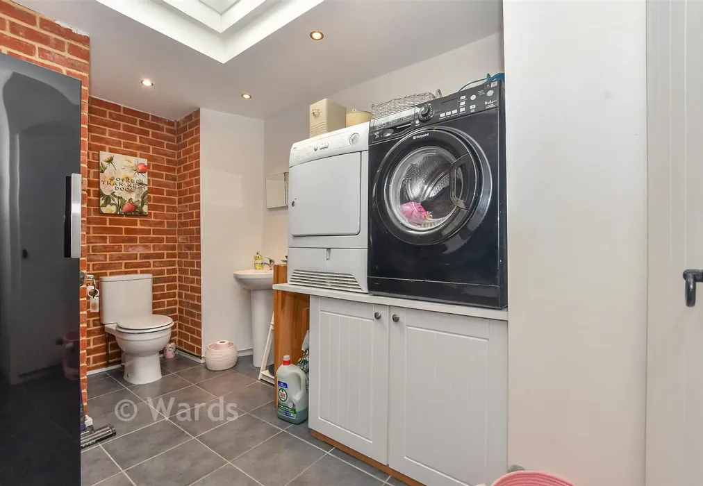 Utility/Cloakroom - Lees Road, Yalding, Kent - Wards of Kent