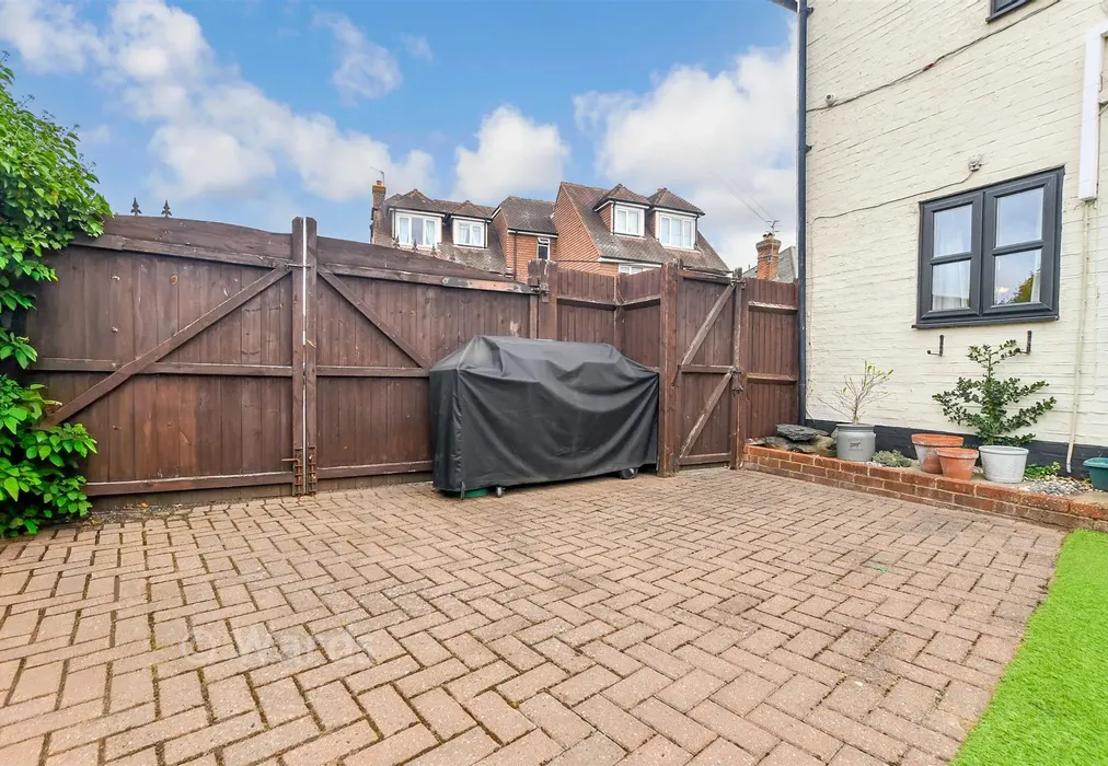 Driveway/Parking - Lees Road, Yalding, Kent - Wards of Kent