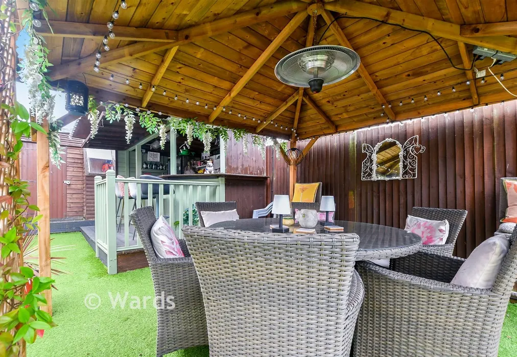 Side Garden - Lees Road, Yalding, Kent - Wards of Kent
