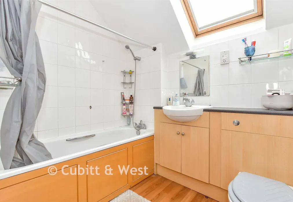 Bathroom - Stubbington Avenue, Portsmouth, Hampshire - Wards of Kent