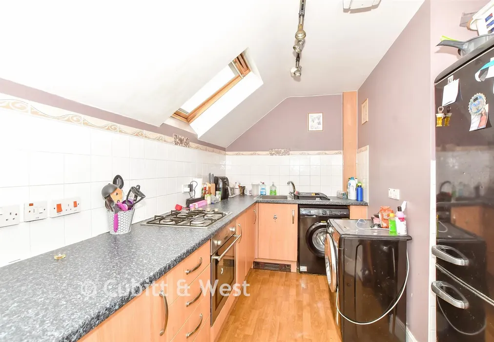 Kitchen - Stubbington Avenue, Portsmouth, Hampshire - Wards of Kent
