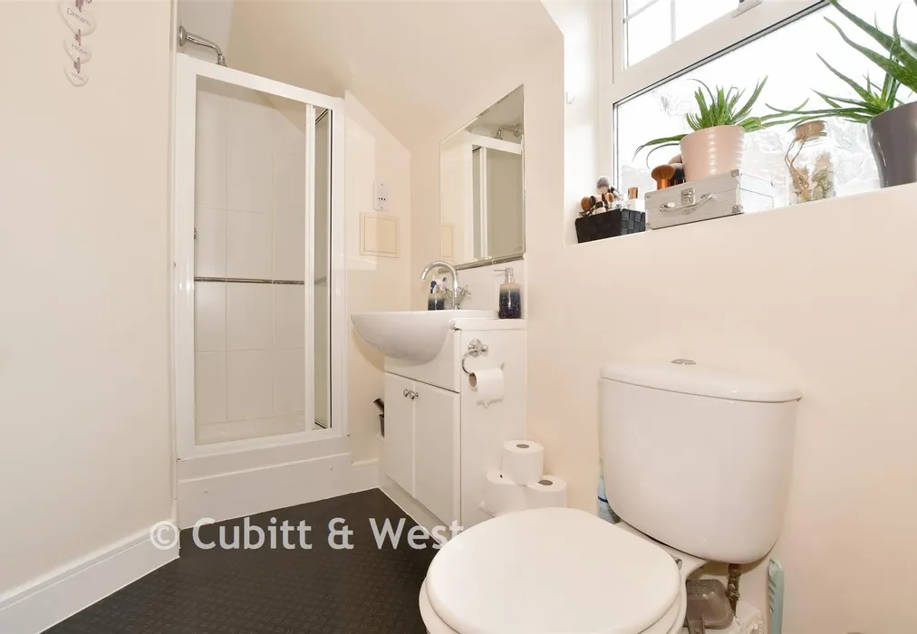 En-Suite Shower Room - Worth Park Avenue, Crawley, West Sussex - Wards of Kent