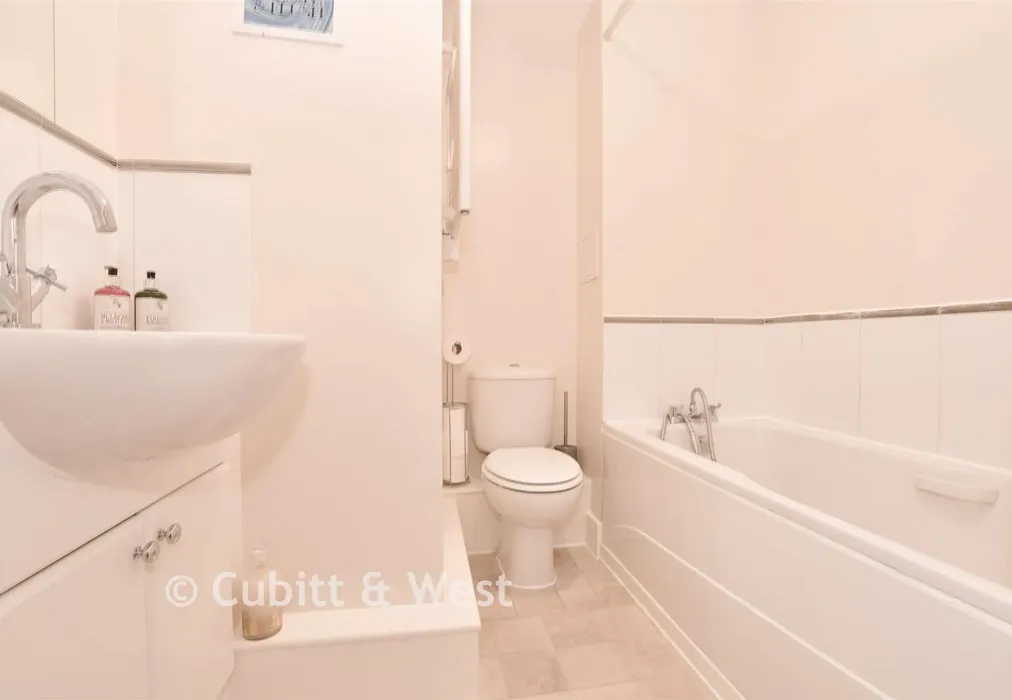 Bathroom - Worth Park Avenue, Crawley, West Sussex - Wards of Kent