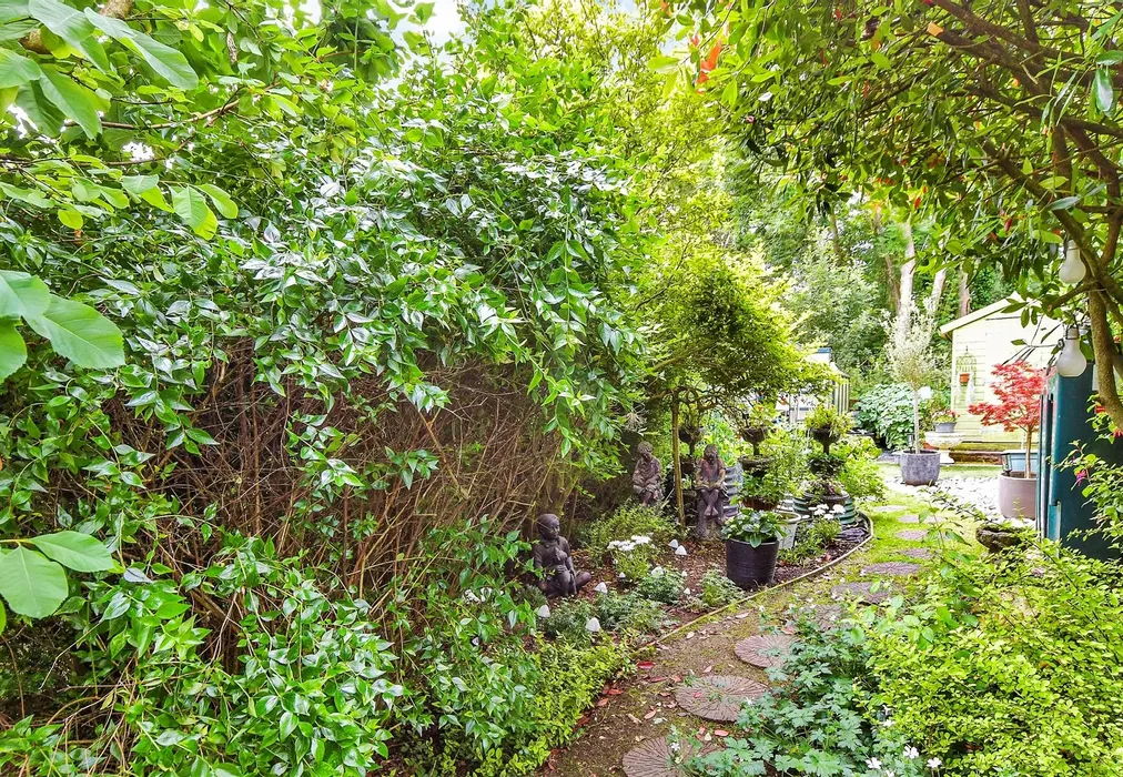 Rear Garden - Stone Green, Stone, Tenterden, Kent - Wards of Kent