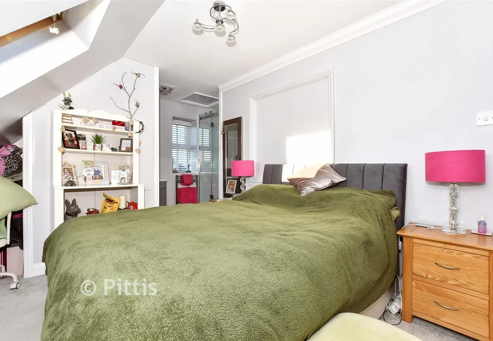 Bedroom 1 - Heytesbury Road, Yarmouth, Isle of Wight - Wards of Kent